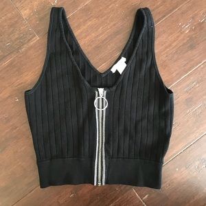 H&M amazing o-ring detail black plunge top. XS